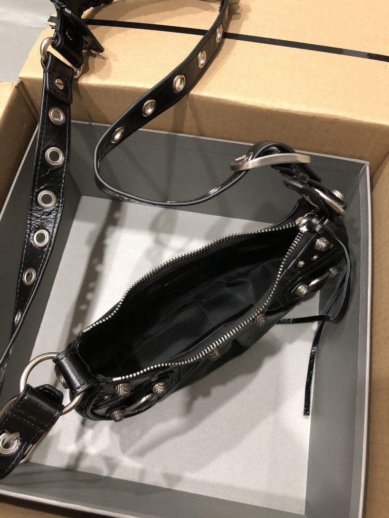 Ba1en*iaga le cagole bags